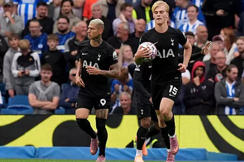 قمة الـ4 أهداف.. توتنهام يجبر برايتون على التعادل في الدوري الإنجليزي